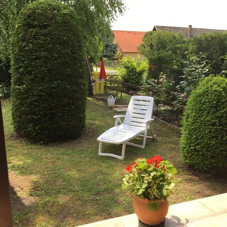 Rózsa nyaralóház Balatonboglár Exterior foto