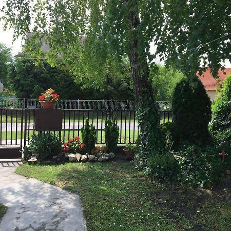 Rózsa nyaralóház Balatonboglár Exterior foto