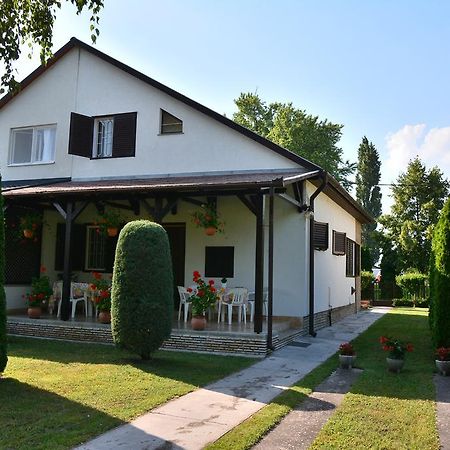 Rózsa nyaralóház Balatonboglár Exterior foto