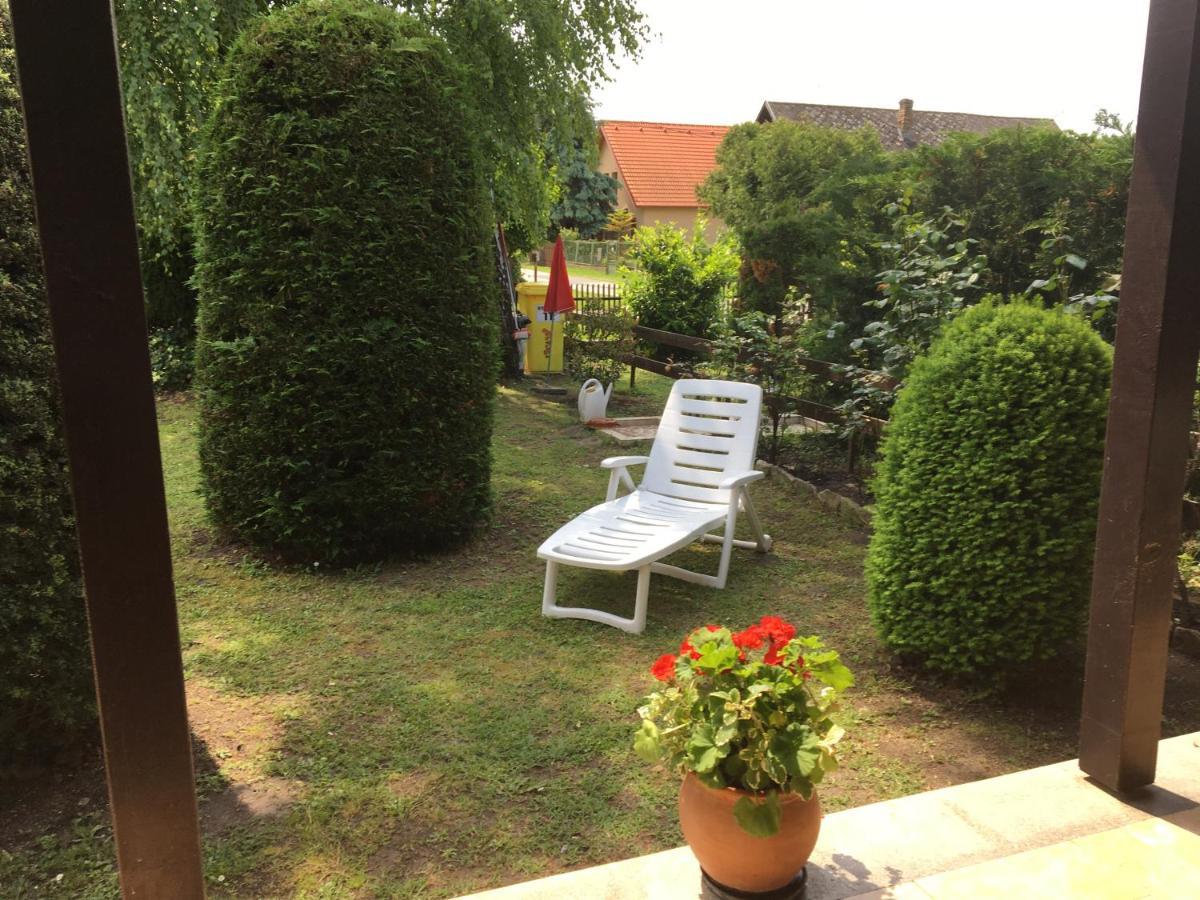 Rózsa nyaralóház Balatonboglár Exterior foto