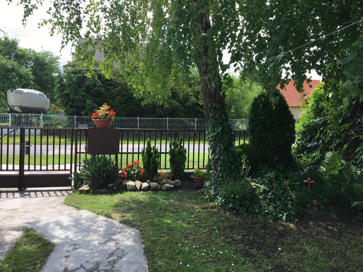 Rózsa nyaralóház Balatonboglár Exterior foto