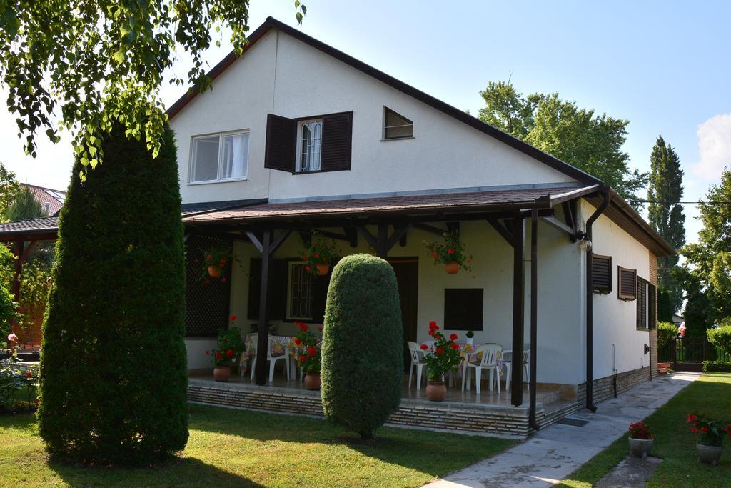 Rózsa nyaralóház Balatonboglár Exterior foto