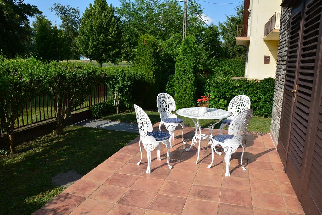 Rózsa nyaralóház Balatonboglár Exterior foto