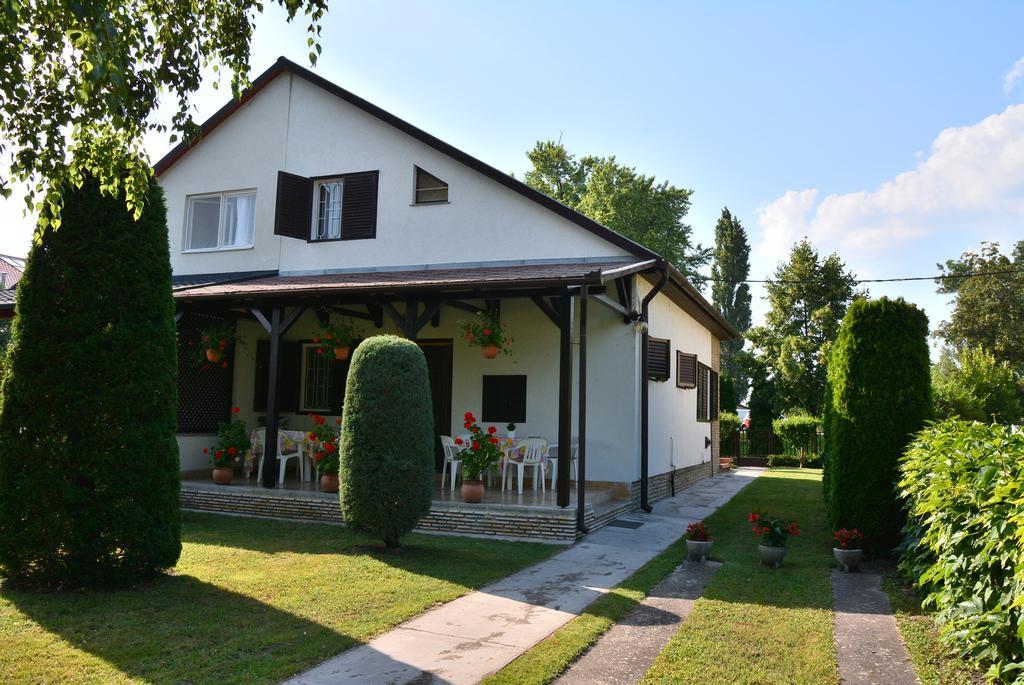 Rózsa nyaralóház Balatonboglár Exterior foto