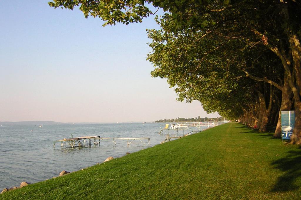 Rózsa nyaralóház Balatonboglár Exterior foto