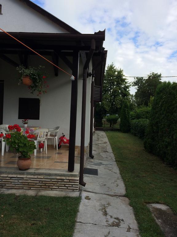 Rózsa nyaralóház Balatonboglár Exterior foto