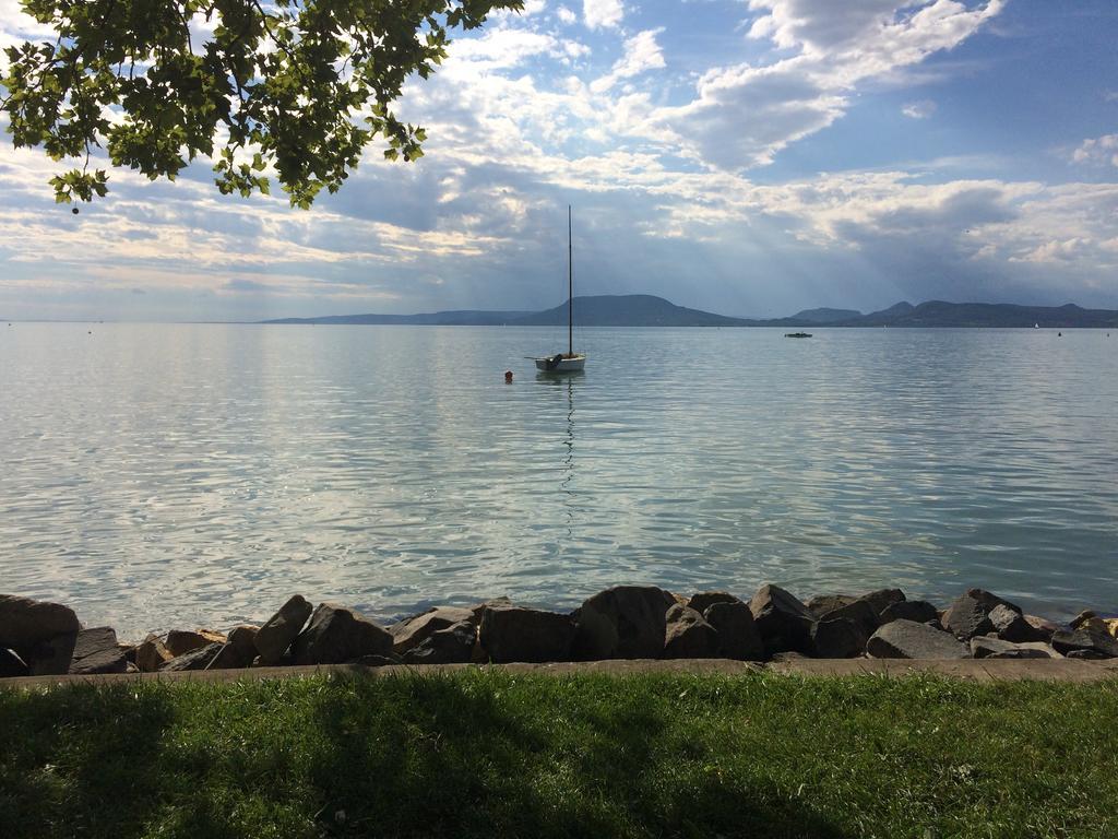 Rózsa nyaralóház Balatonboglár Exterior foto